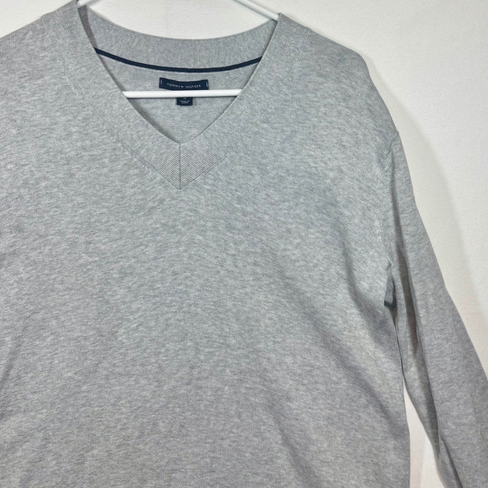 Tommy Hilfiger V-Neck Sweater Cotton Blend Long Sleeve Gray Size Medium‎